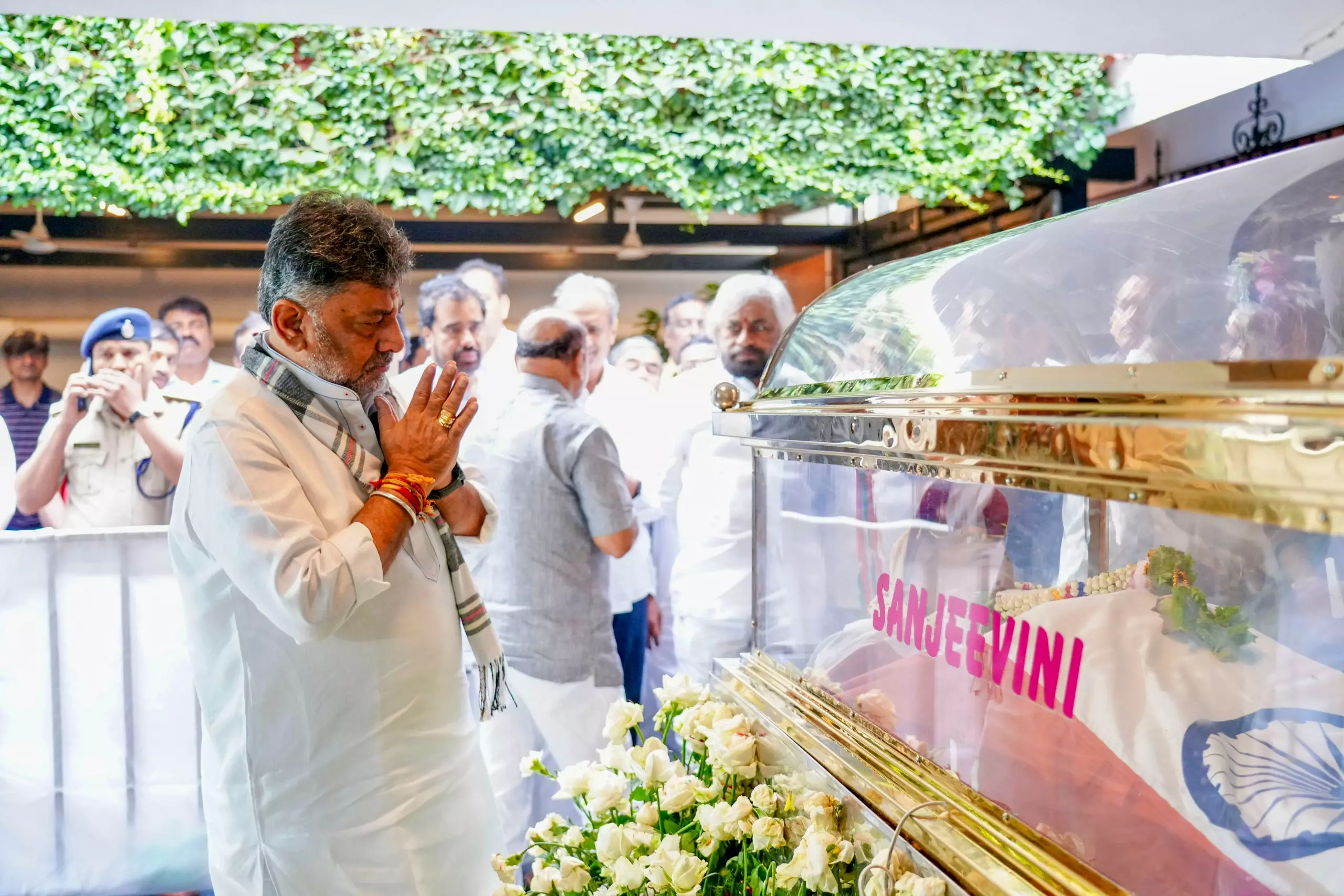 S.M. Krishna Cremated with State Honours S.M. Krishna Cremated with State Honours