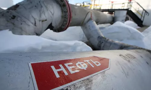 US Considers New Russia Oil Sanctions to Weaken Putin Ahead of Trump