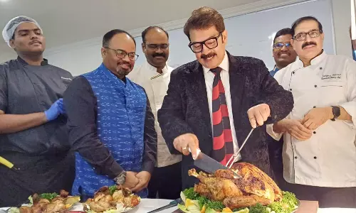 Hotel institute serves Christmas classics, hawks placement record