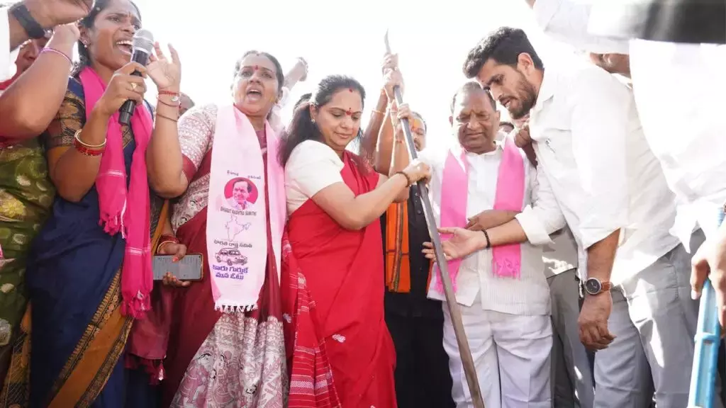 Kavitha to Defy Congress to Put Telangana Talli Statues