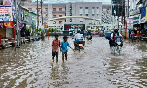 Tamil Nadu: Heavy rain causes severe waterlogging in many areas