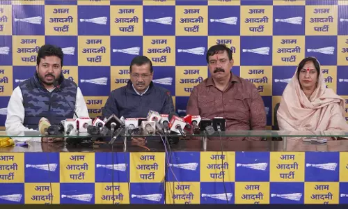 Delhi: BJP leader Ramesh Pahelwan, his wife join AAP