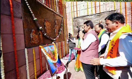 Fadnavis receives grand welcome in Nagpur after Mahayuti victory