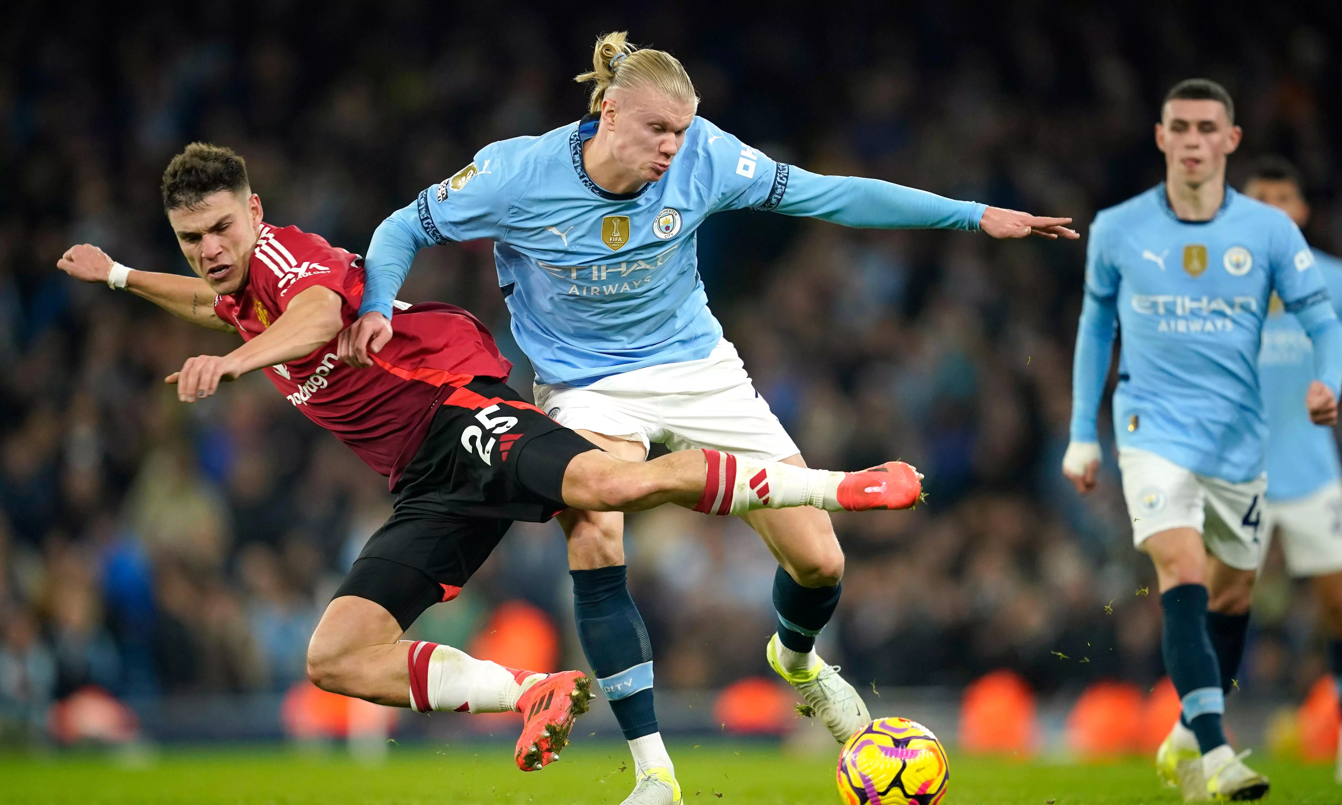 Man Utd deepen Guardiolas gloom, Chelsea gain on Liverpool