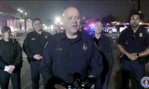 2 teens killed, 4 injured in shooting at makeshift club in Houston