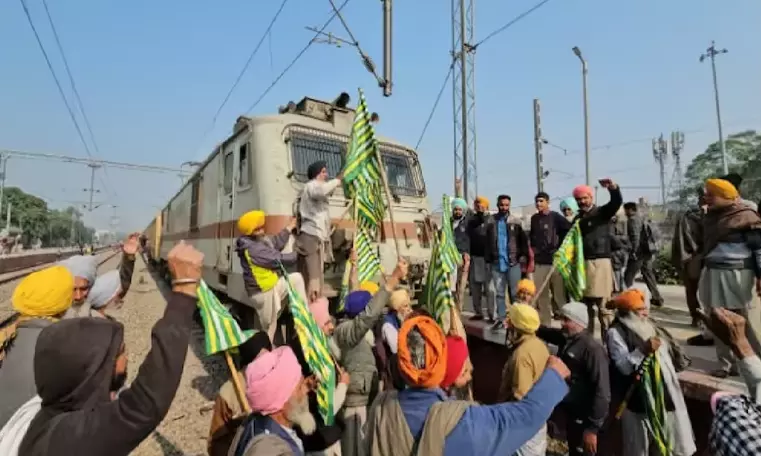 3-hour rail roko protest by farmers begins in Punjab 3-hour rail roko protest by farmers begins in Punjab