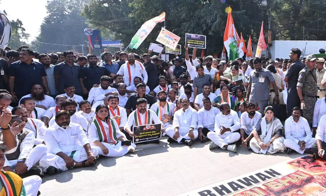 Congress protests seeking JPC on Adani issue