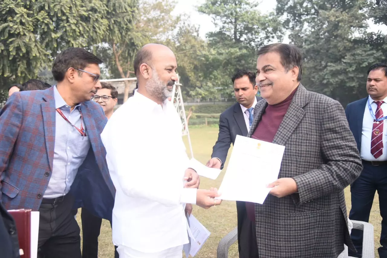 Bandi taps Gadkari for Rs 224 crore to boost Karimnagar transport infra Bandi taps Gadkari for Rs 224 crore to boost Karimnagar transport infra