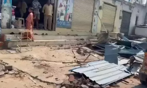 Shops on pavements razed in Mailardevpally