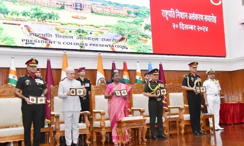 President presents CDM with colours