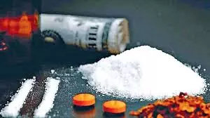 Excise officials, police out to trap drug peddlers and NY revellers Excise officials, police out to trap drug peddlers and NY revellers