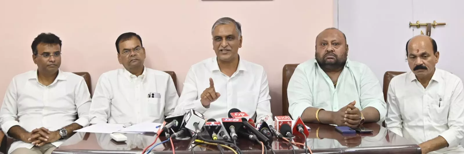Harish: All CM Did Was to Lie in Assembly Harish: All CM Did Was to Lie in Assembly