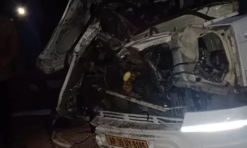 AP: Four die in mini van crash with parked lorry