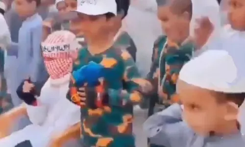 Bangladeshi Madrasa Students Dressed as ISIS Fighters at Cultural Program