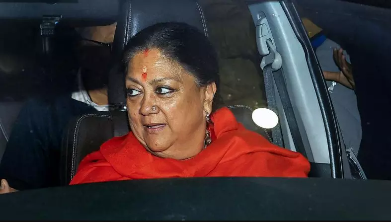 Car part of Vasundhara Rajes convoy overturns, 3 cops sustain minor injuries Car part of Vasundhara Rajes convoy overturns, 3 cops sustain minor injuries