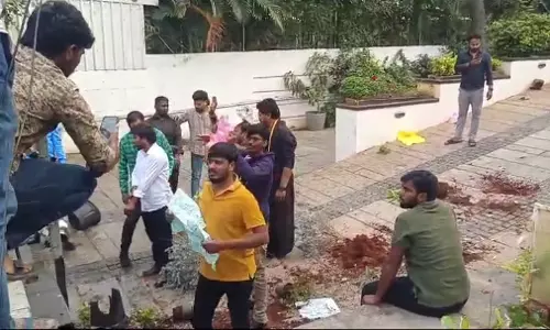 Stampede Death: Protest Outside Allu Arjuns Residence