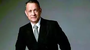 Tom Hanks Surprises on SNL, Fans Worry After Noticing Shaky Hands Tom Hanks Surprises on SNL, Fans Worry After Noticing Shaky Hands
