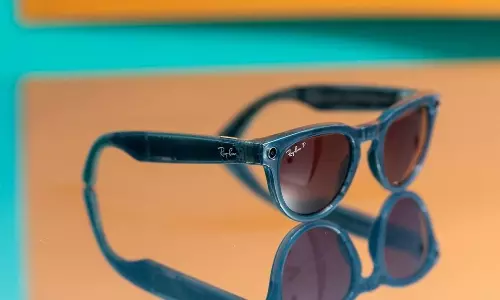 Meta Plans to Add Display to its Ray-Ban Smart Glasses Meta Plans to Add Display to its Ray-Ban Smart Glasses