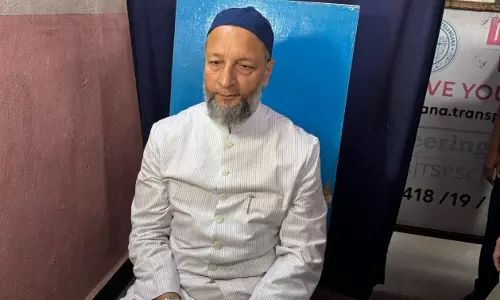 Asaduddin Owaisi Renews Driving License