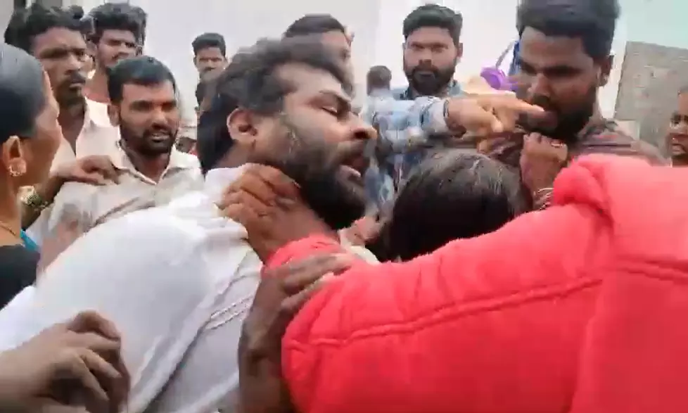 Kapra revenue inspector assaulted by encroachers in Jawahar Nagar