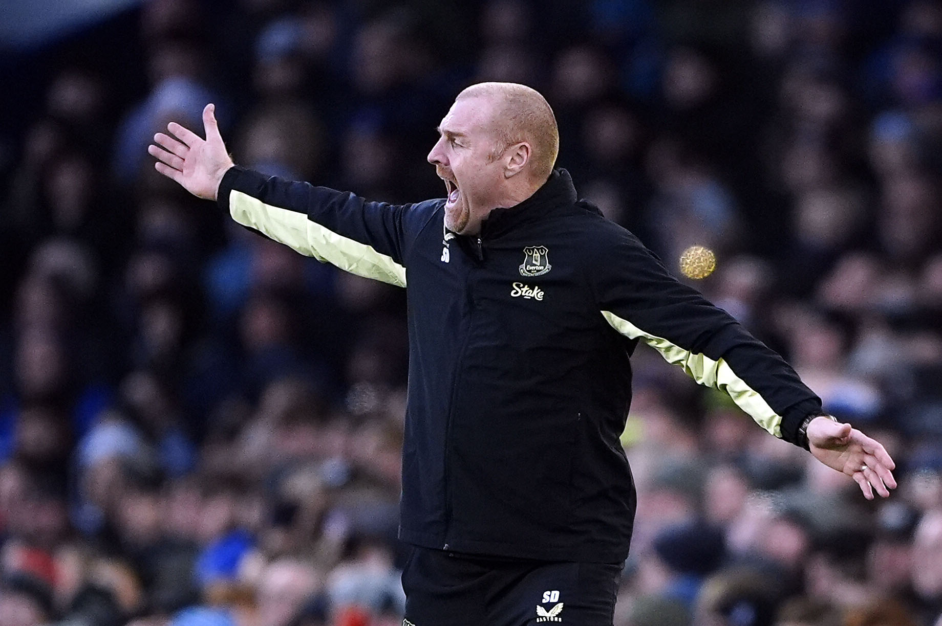 Everton boss Dyche wary of struggling Man City
