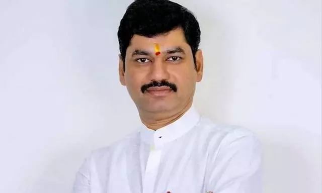 Munde Denies Links with Sarpanch Murder, Demands Death Penalty for Culprits Munde Denies Links with Sarpanch Murder, Demands Death Penalty for Culprits