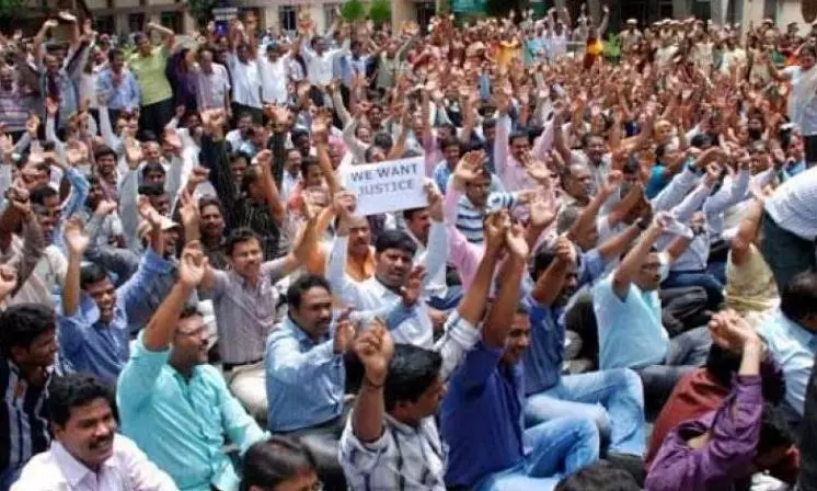 Telangana: Parents Protest at TMWREI School Against Principal Telangana: Parents Protest at TMWREI School Against Principal