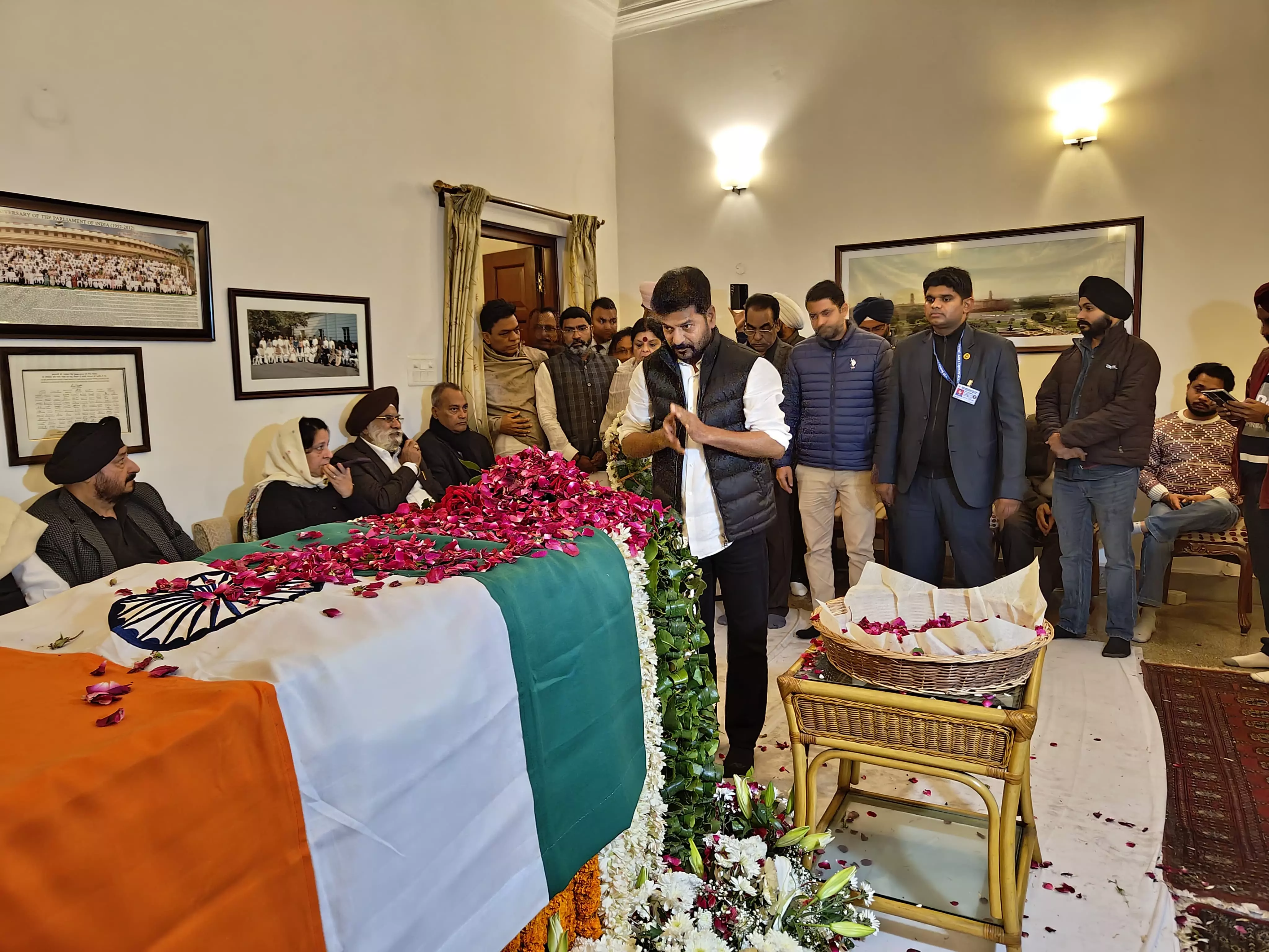 Revanth pays last respects to Manmohan Singh Revanth pays last respects to Manmohan Singh