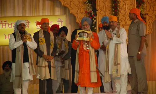 Sikhs of Nanded fondly sing Manmohan’s praise