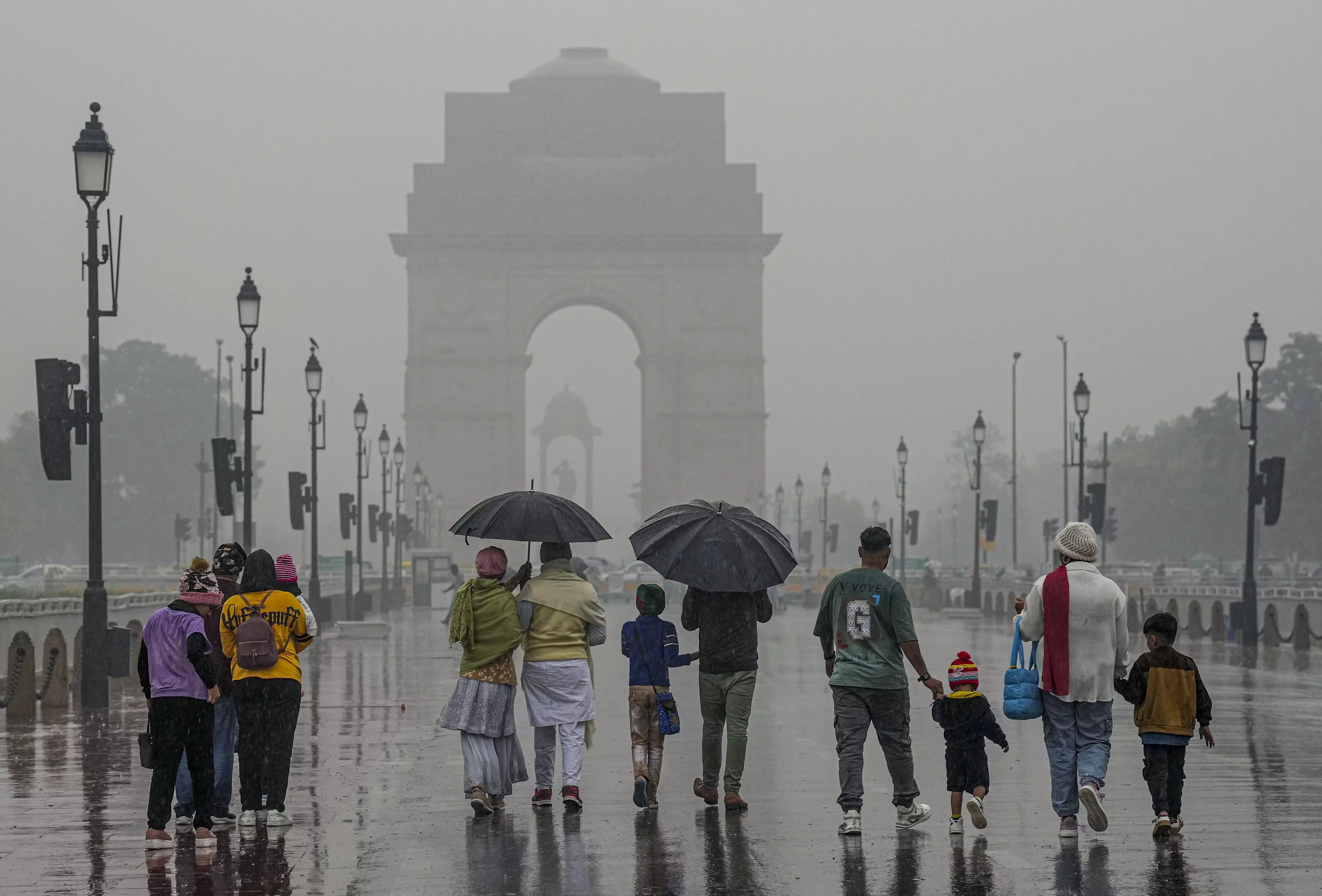 Delhi records highest December rainfall in 15 years, temperature drops Delhi records highest December rainfall in 15 years, temperature drops