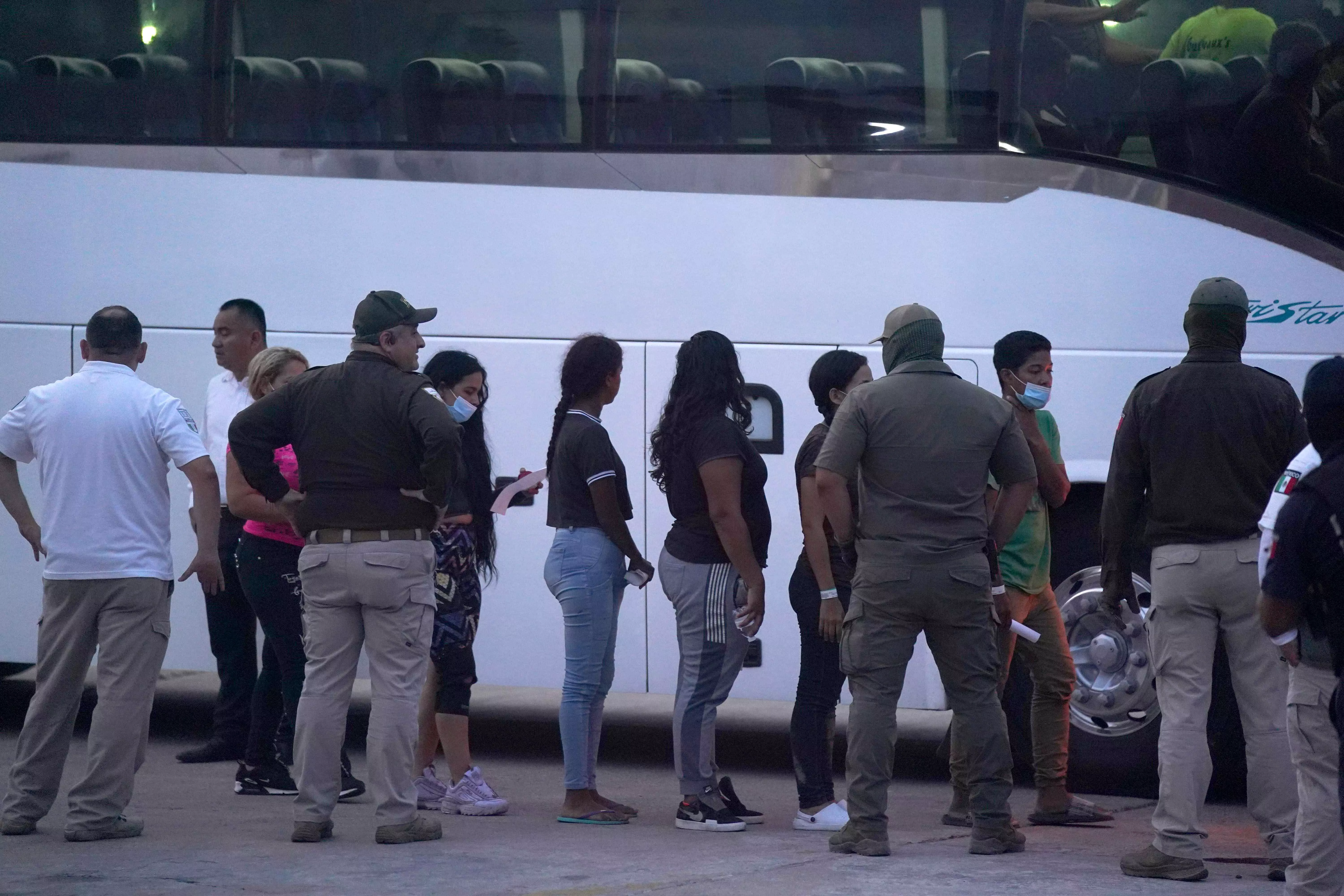 Mexico tests cellphone app allowing migrants to send alert if they are about to be detained in US Mexico tests cellphone app allowing migrants to send alert if they are about to be detained in US