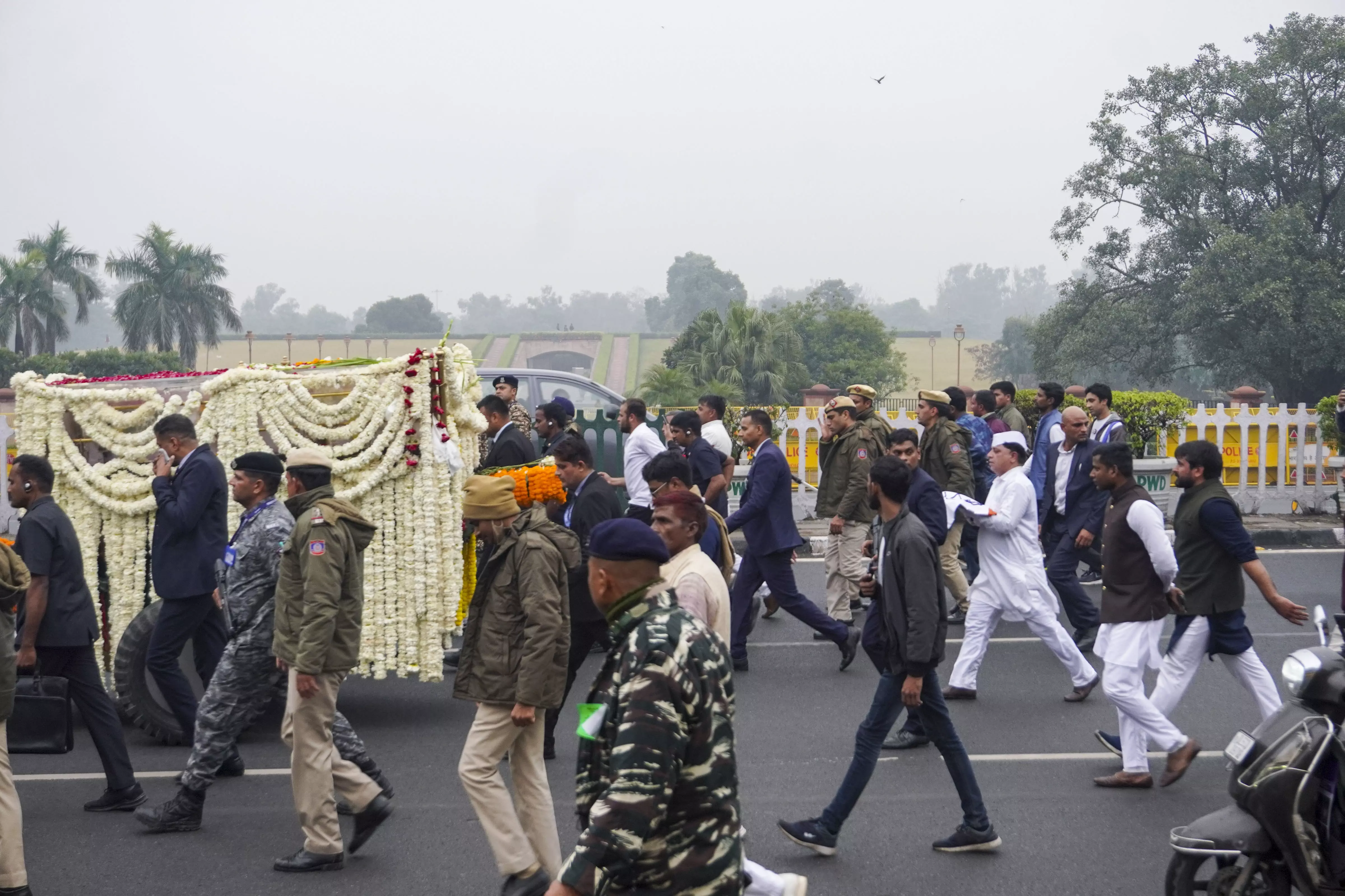 Manmohan Singhs final journey begins from AICC headquarters Manmohan Singhs final journey begins from AICC headquarters