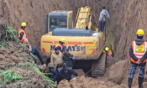 Madhya Pradesh: 10-year-old boy falls into borewell in Guna
