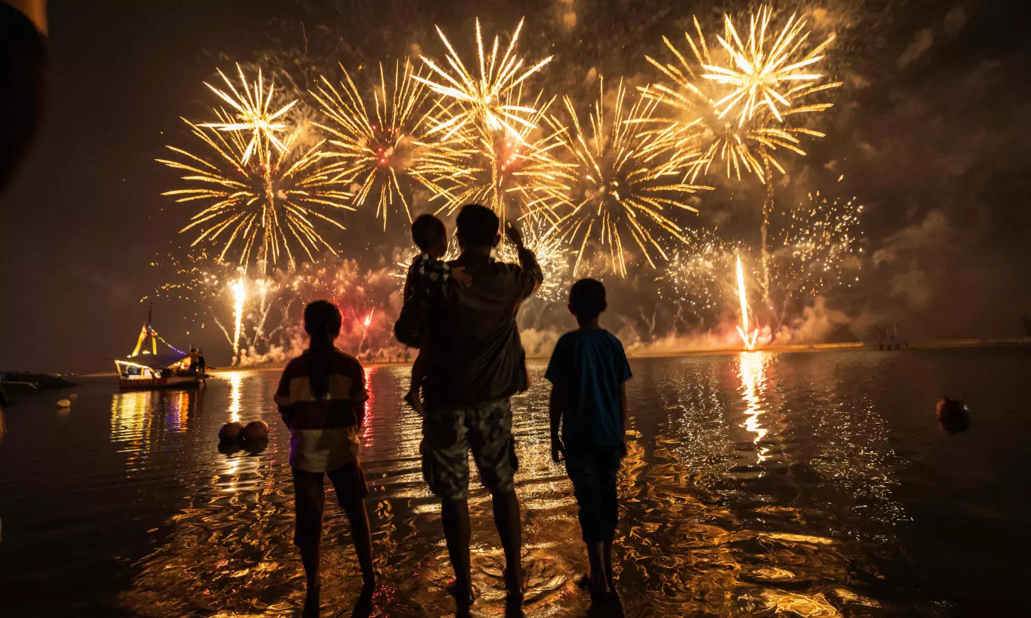 World Rings in 2025 with Light Shows and Celebrations World Rings in 2025 with Light Shows and Celebrations