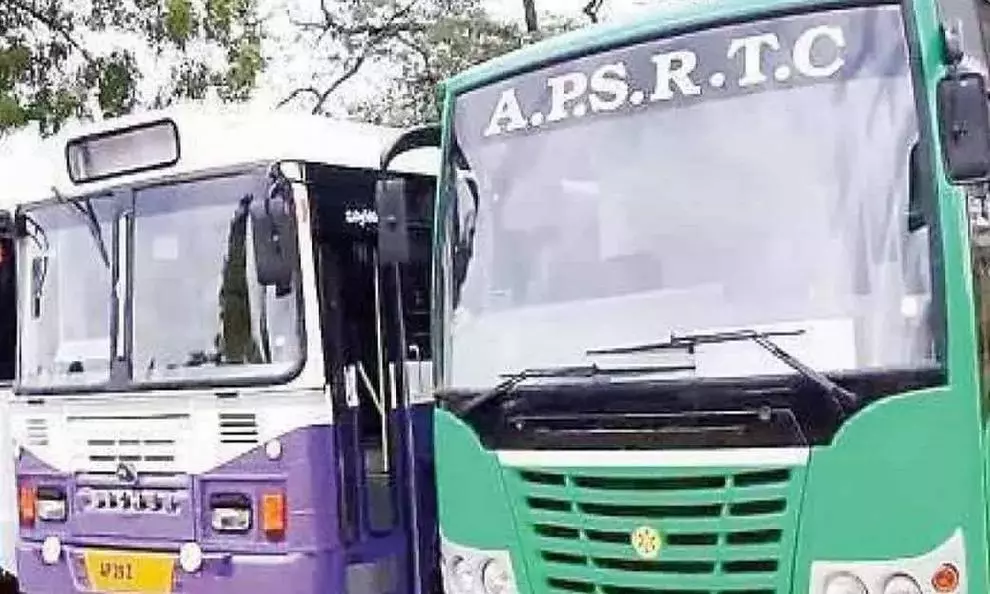 Kakinada-Rajahmundry and Vice Versa Commute Turns Difficult Kakinada-Rajahmundry and Vice Versa Commute Turns Difficult