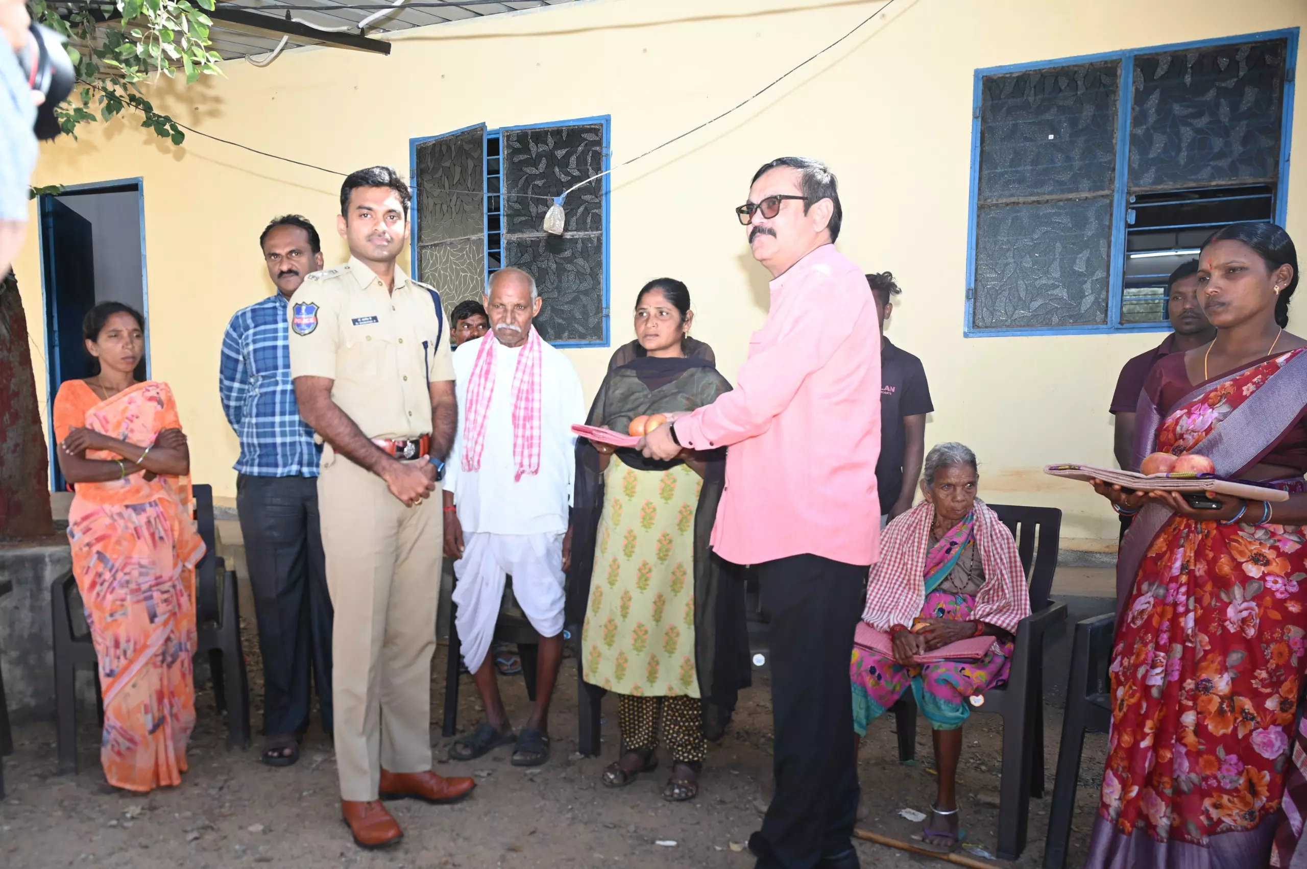 Mulugu SP urges kin of Maoist leaders to appeal for surrender