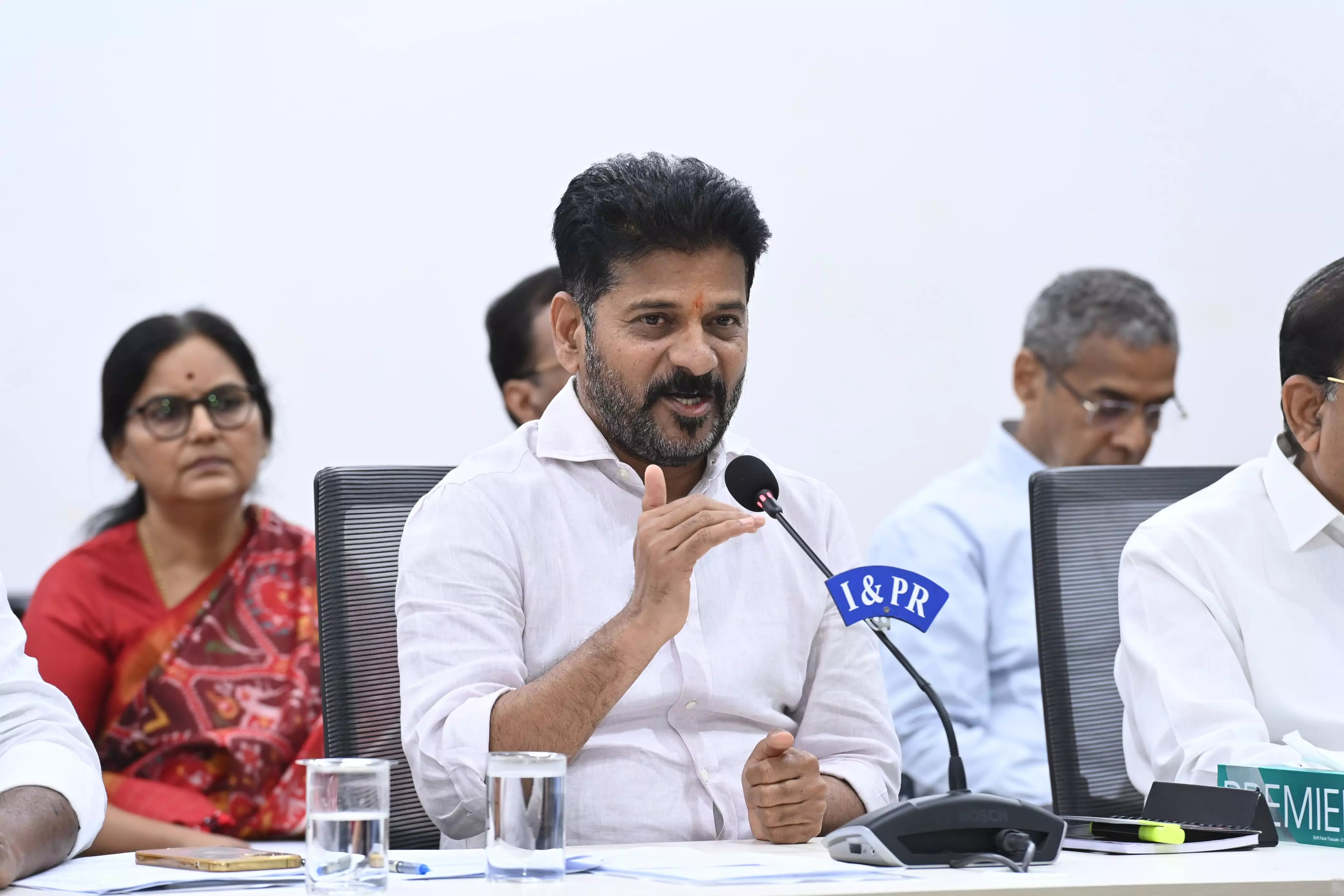 CM: Rythu Bharosa and distribution of new ration cards to take-off on R-Day CM: Rythu Bharosa and distribution of new ration cards to take-off on R-Day