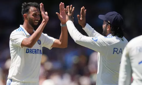 India bowl out Australia for 181 at tea on Day 2