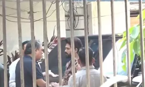Allu Arjun appears before Chikkadpally police