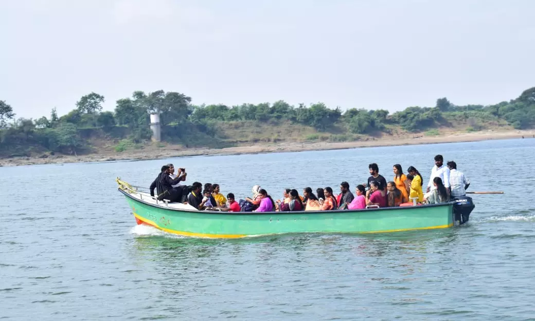 Kaleshwaram fishermen now offer safe river journeys to tourists, devotee