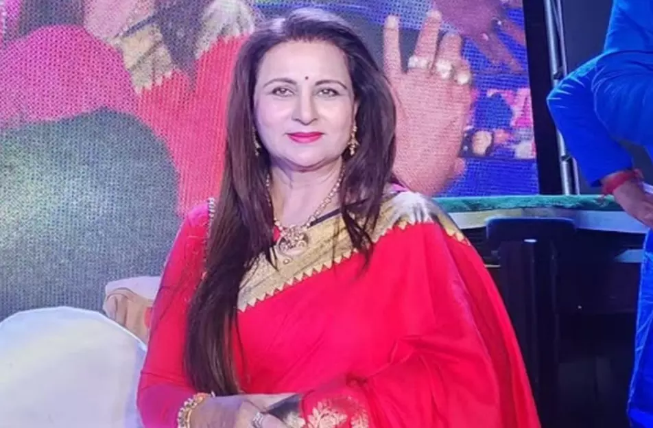 Theft at Bollywood actor Poonam Dhillons house, painter held Theft at Bollywood actor Poonam Dhillons house, painter held