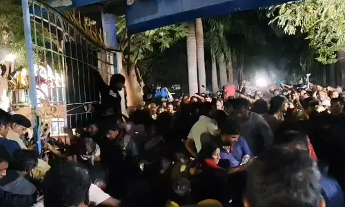 Vizag mourns four lost in Tirupati stampede