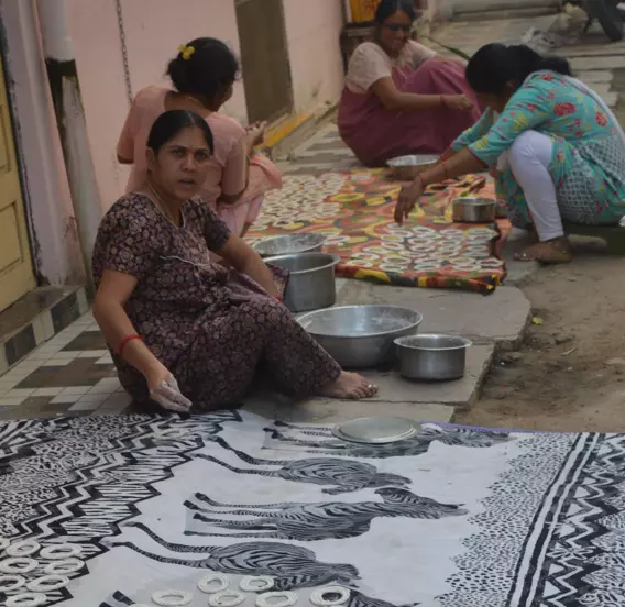 Women see ready-made Chakinalu in food outlets Women see ready-made Chakinalu in food outlets