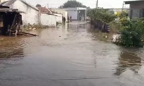 Floodwater inundates Mannempally village as canal breaches in Karimnagar Floodwater inundates Mannempally village as canal breaches in Karimnagar
