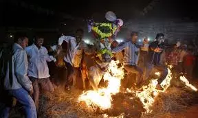 Eco-friendly Bhogi bonfire lights up Beach Road