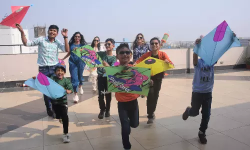 One killed while flying kites atop building