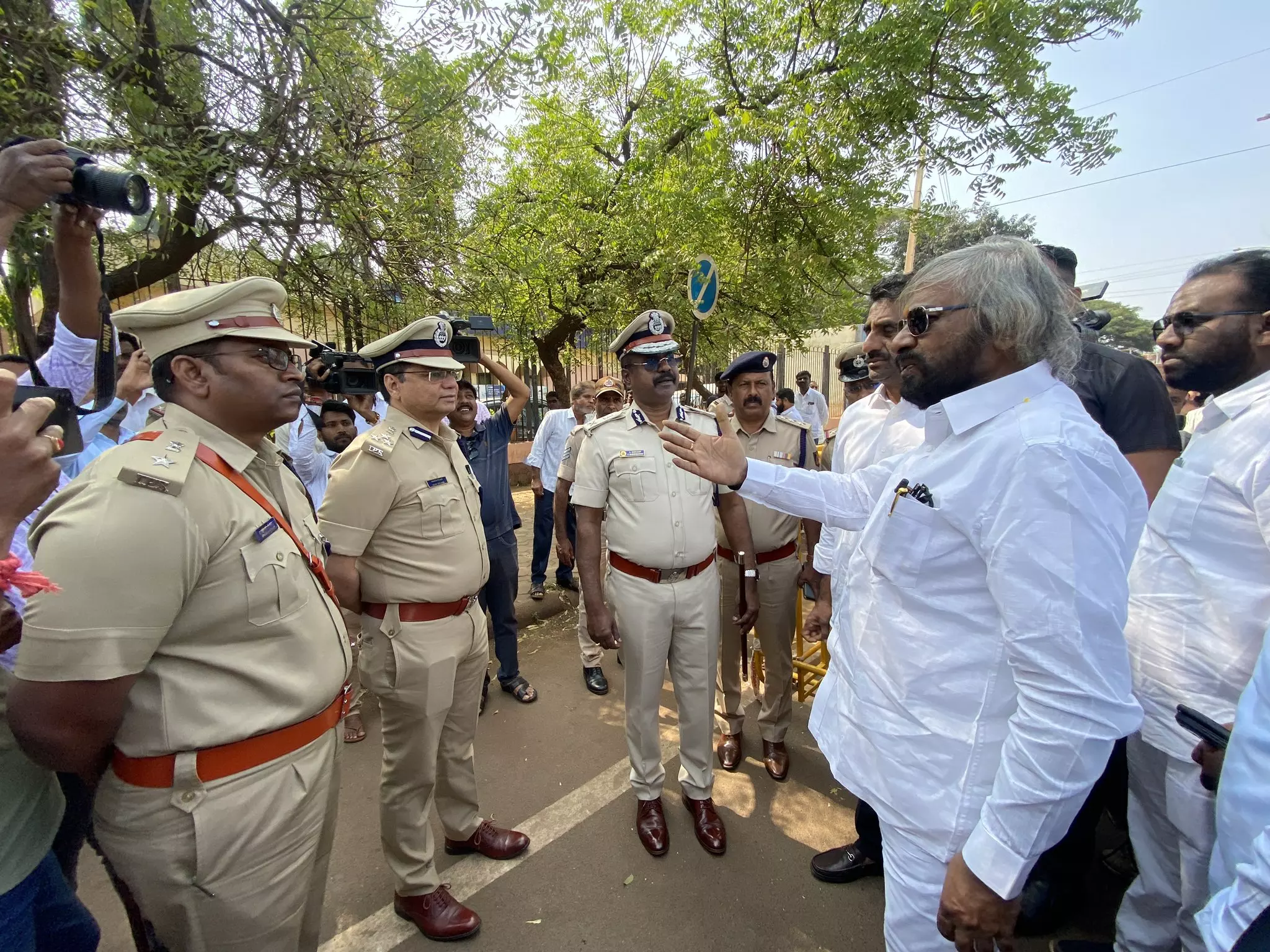 Bidar Robbery: Minister Assures Swift Action Bidar Robbery: Minister Assures Swift Action