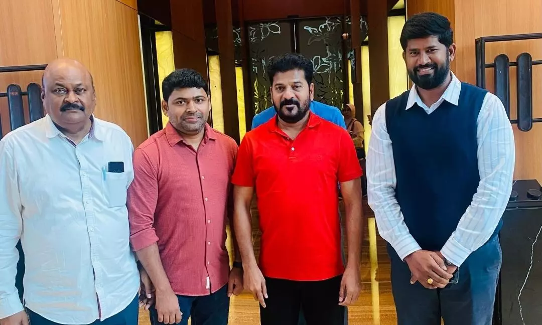 Telangana: NRI Cell leaders meet CM and IT Minister in Singapore