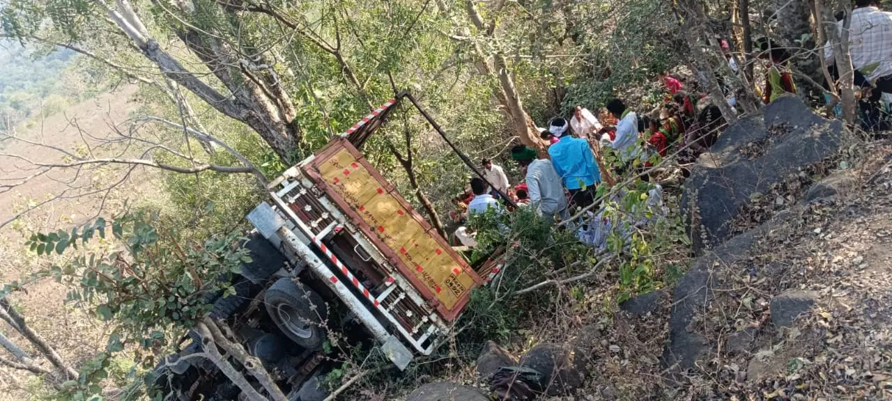 Van with 50 Adivasi devotees falls into valley at Malepur Ghat Van with 50 Adivasi devotees falls into valley at Malepur Ghat