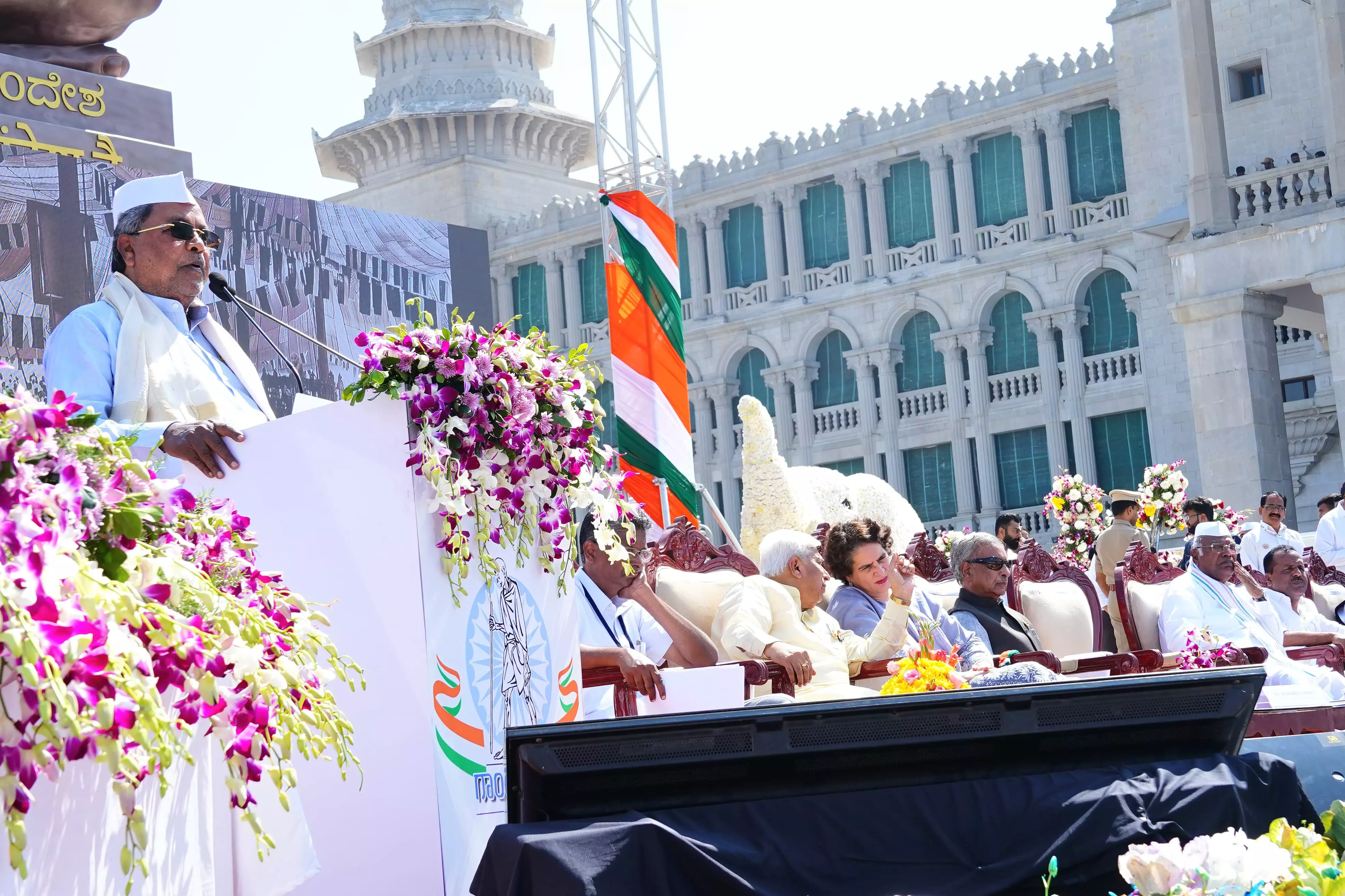 Siddaramaiah labels BJP as Manuvadis Siddaramaiah labels BJP as Manuvadis